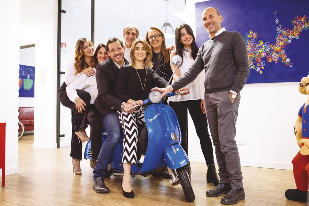 Il team sulla vespa